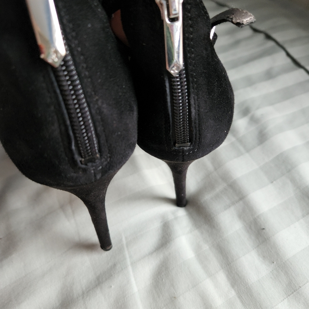 Shoes - Picture 5 of 6